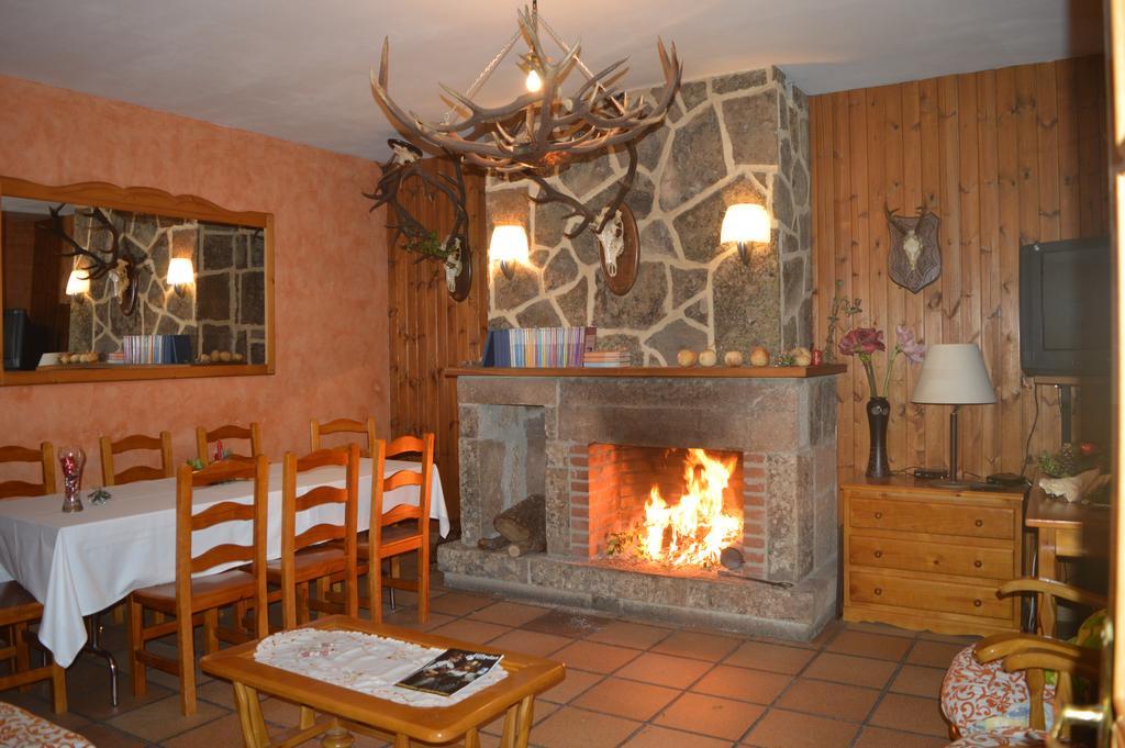 Hostal Revinuesa Eksteriør billede